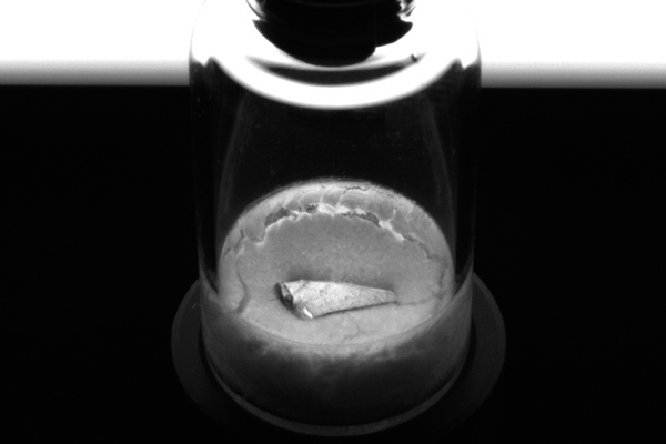 Automated visual inspection of cosmetic defects on pharmaceutical vials